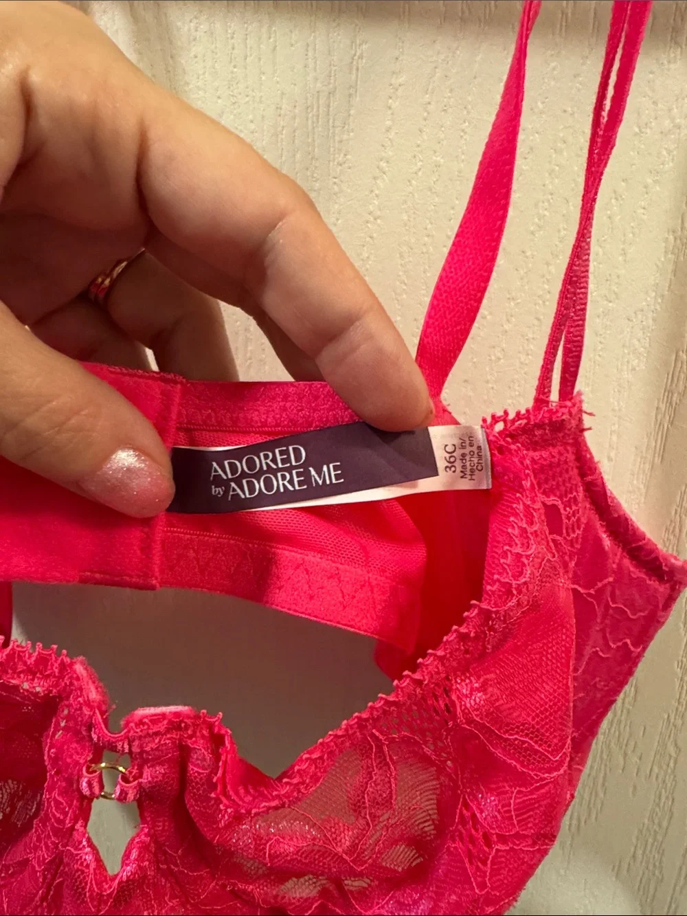 Washed Never Worn Lace Underwire Bra in Vibrant Hot Pink